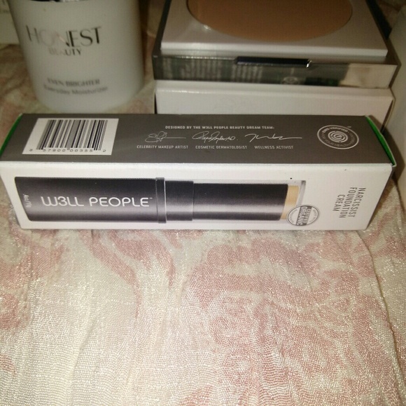 Honest Beauty and W3ll People cosmetics - Picture 4 of 5